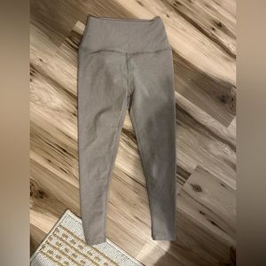 Beyond Yoga leggings. sand color. size medium. high rise. nwot